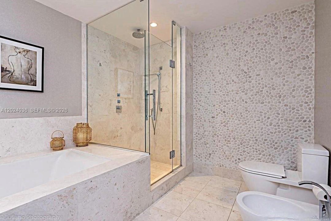 For Sale: $1,150,000 (1 beds, 1 baths, 858 Square Feet)