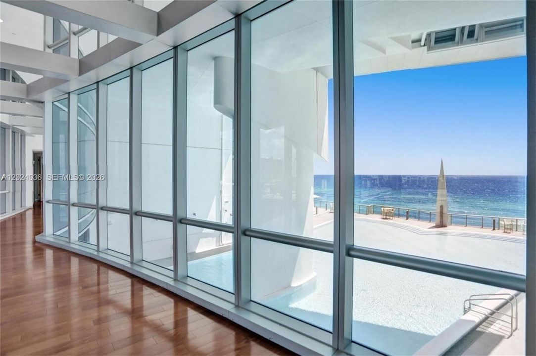 For Sale: $1,150,000 (1 beds, 1 baths, 858 Square Feet)
