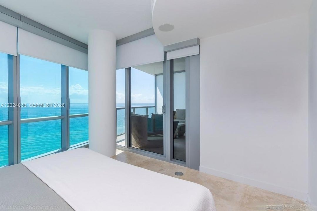 For Sale: $1,150,000 (1 beds, 1 baths, 858 Square Feet)
