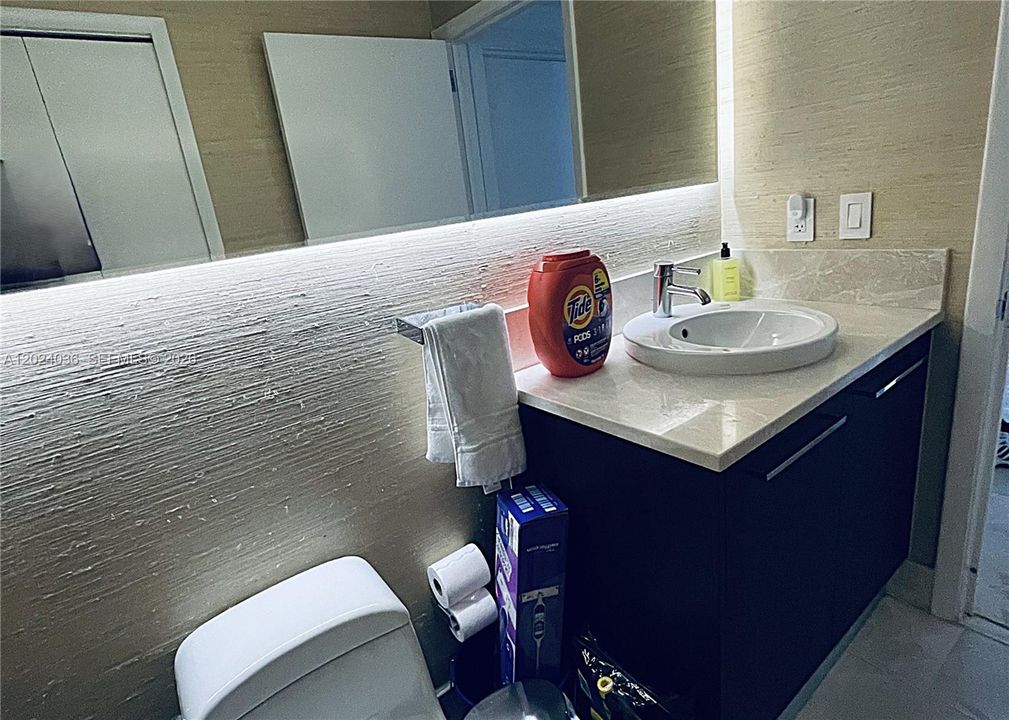 For Sale: $1,150,000 (1 beds, 1 baths, 858 Square Feet)