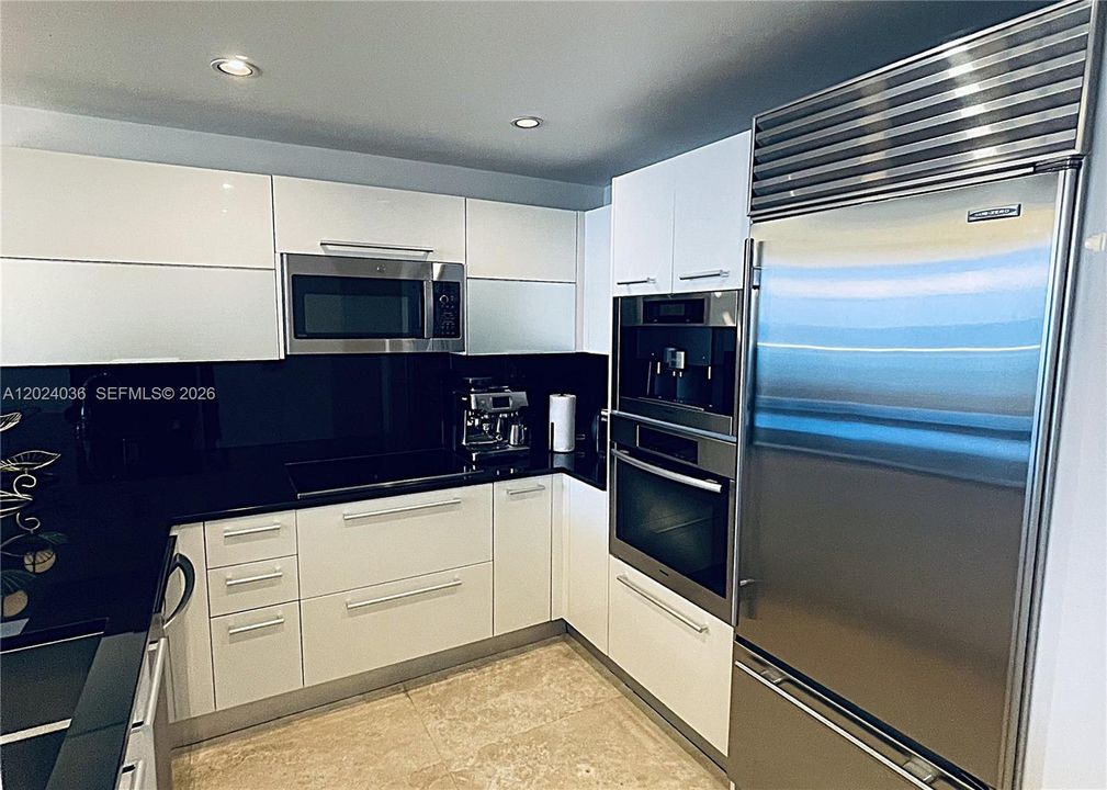 For Sale: $1,150,000 (1 beds, 1 baths, 858 Square Feet)