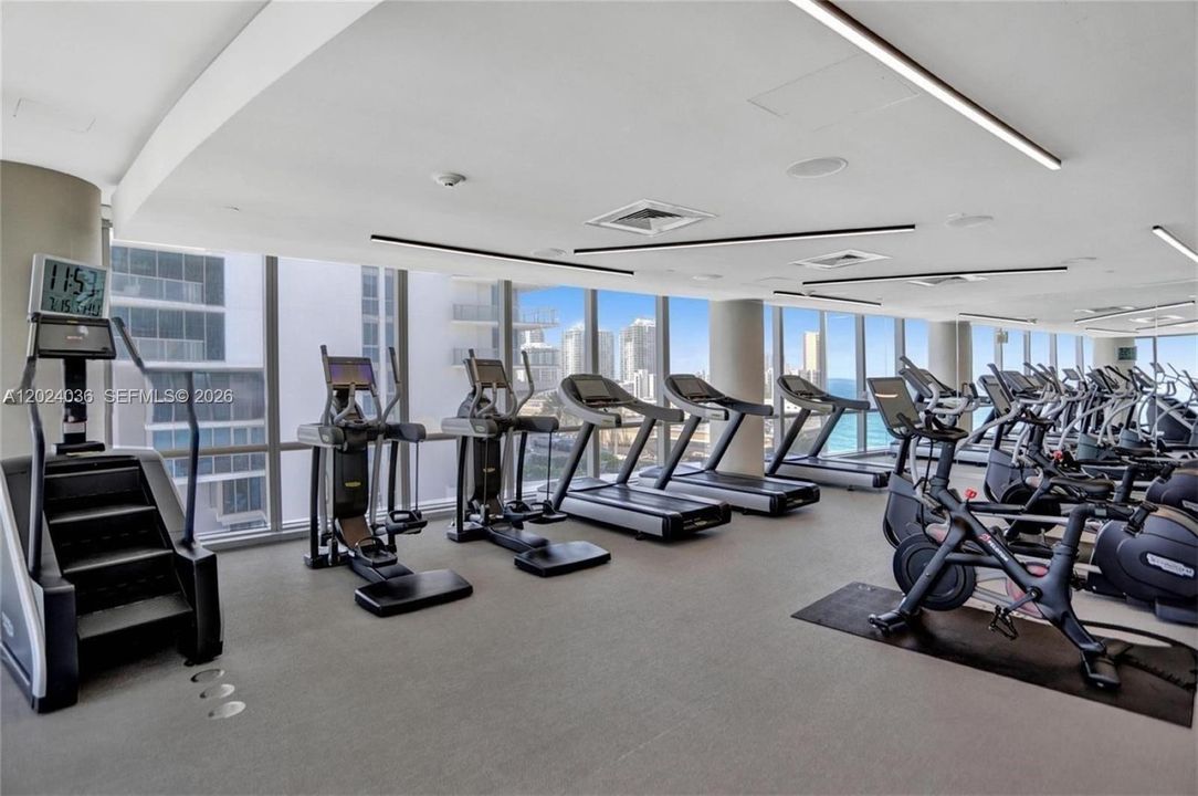 For Sale: $1,150,000 (1 beds, 1 baths, 858 Square Feet)