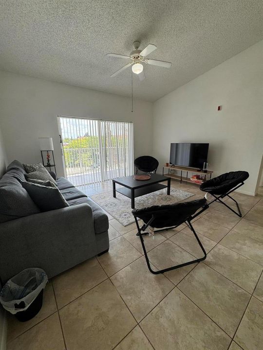 B304 courtyards Living room