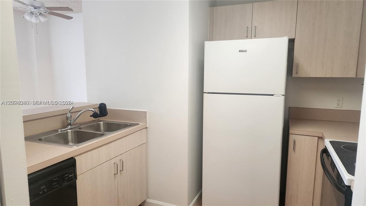 Activo con contrato: $2,450 (1 camas, 1 baños, 600 Pies cuadrados)