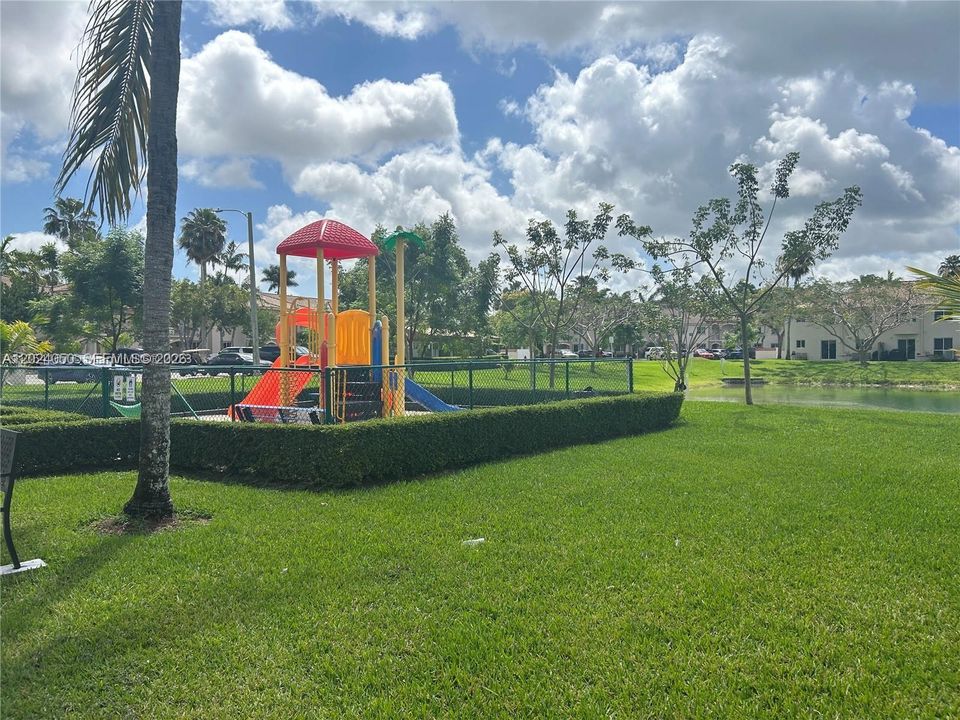 For Rent: $1,950 (3 beds, 2 baths, 1099 Square Feet)