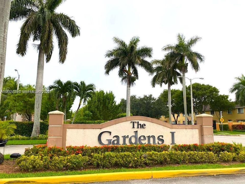 For Rent: $1,950 (3 beds, 2 baths, 1099 Square Feet)