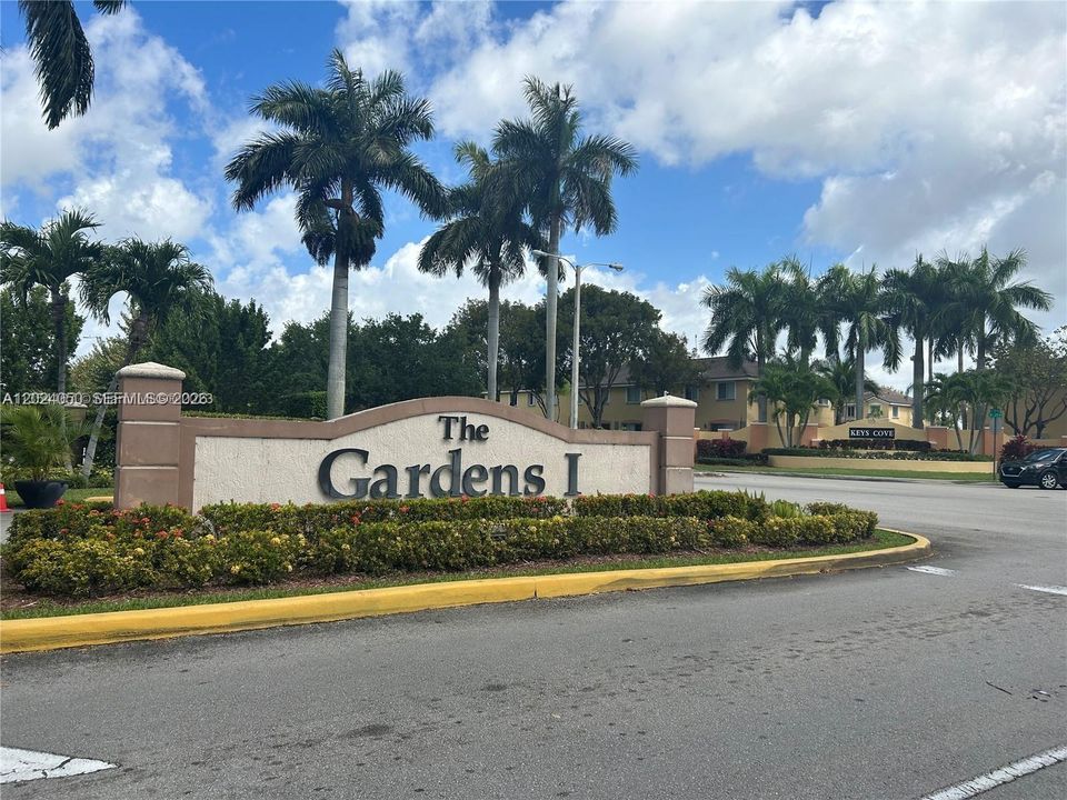 For Rent: $1,950 (3 beds, 2 baths, 1099 Square Feet)