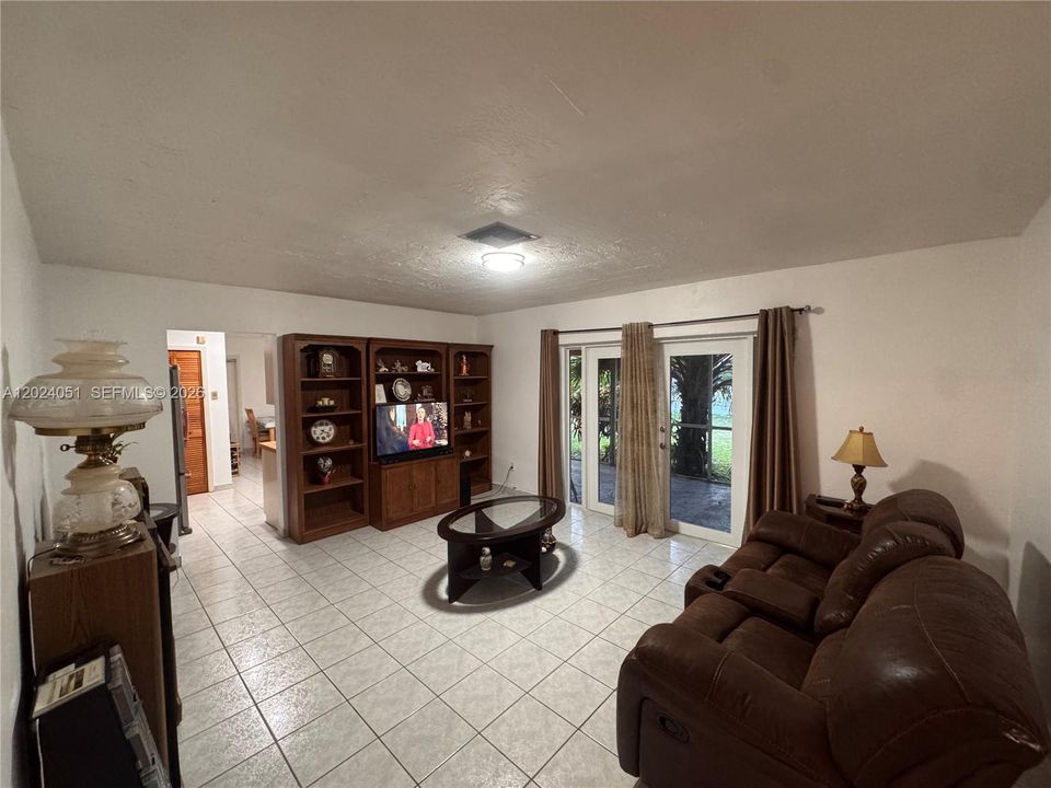 For Sale: $655,000 (4 beds, 2 baths, 1972 Square Feet)