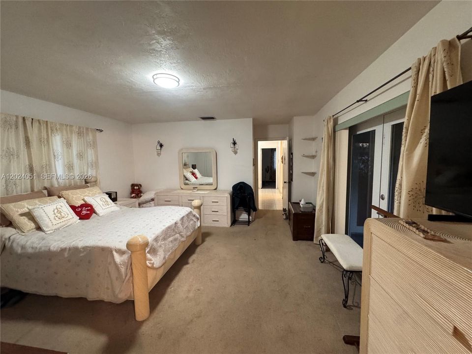 For Sale: $655,000 (4 beds, 2 baths, 1972 Square Feet)