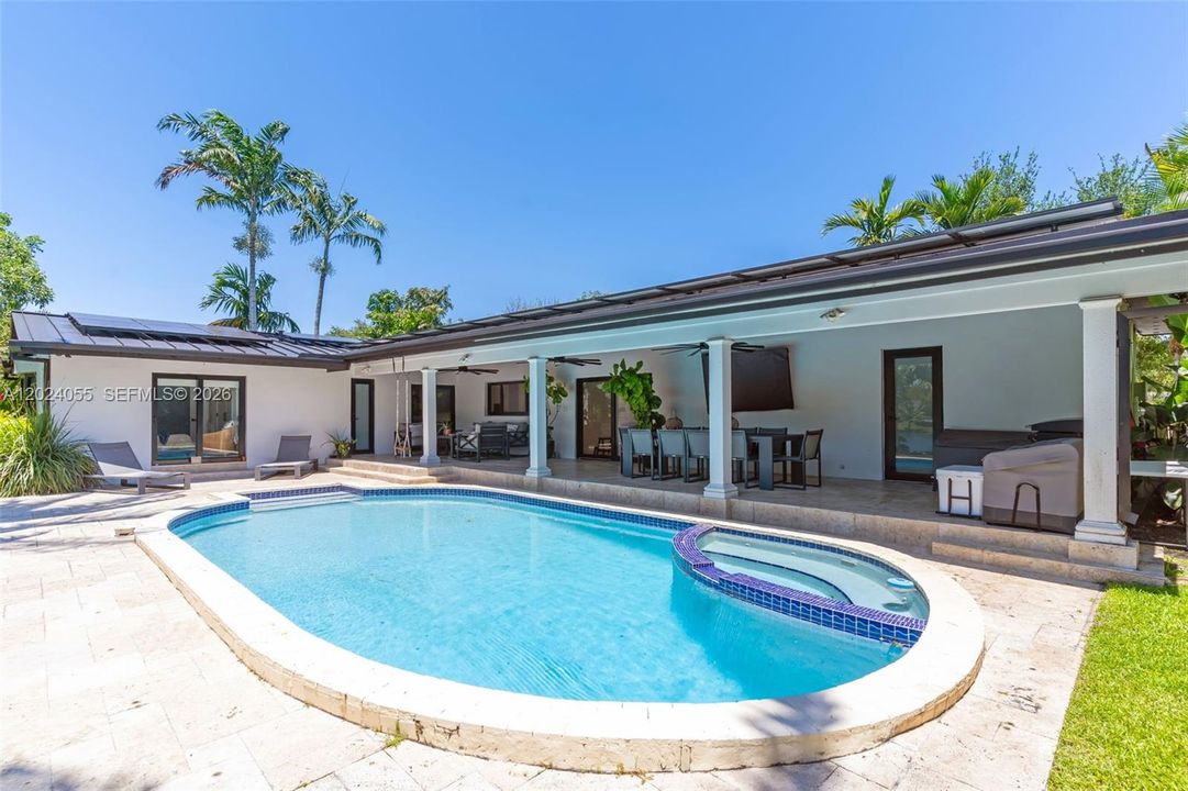 For Sale: $3,300,000 (4 beds, 2 baths, 2550 Square Feet)