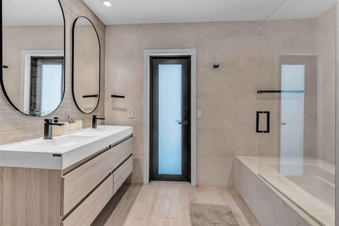 For Sale: $3,300,000 (4 beds, 2 baths, 2550 Square Feet)