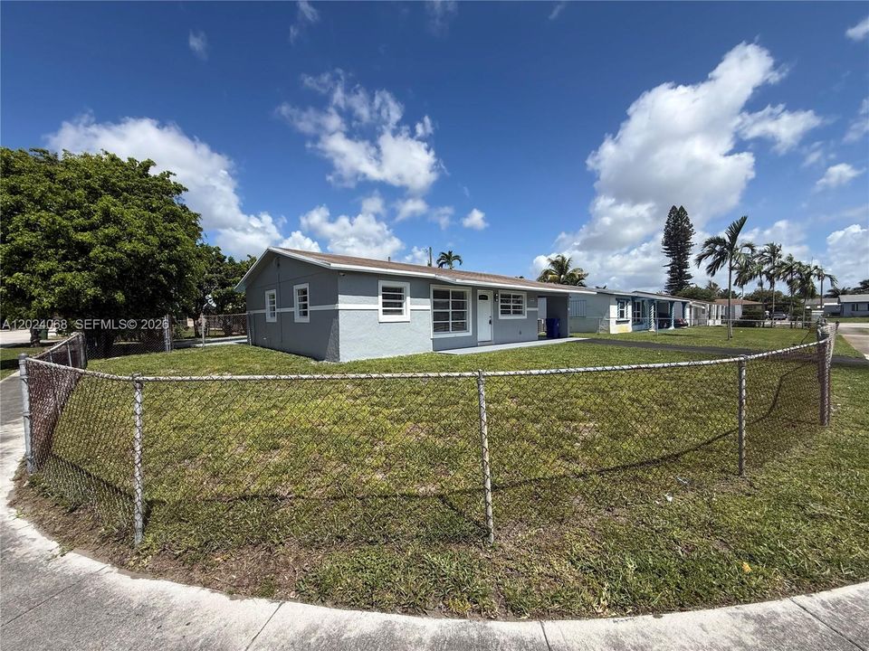 For Rent: $3,200 (4 beds, 2 baths, 1248 Square Feet)