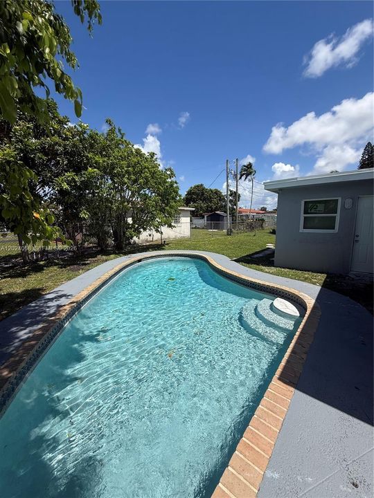 For Rent: $3,200 (4 beds, 2 baths, 1248 Square Feet)