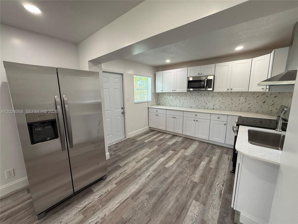 For Rent: $3,200 (4 beds, 2 baths, 1248 Square Feet)