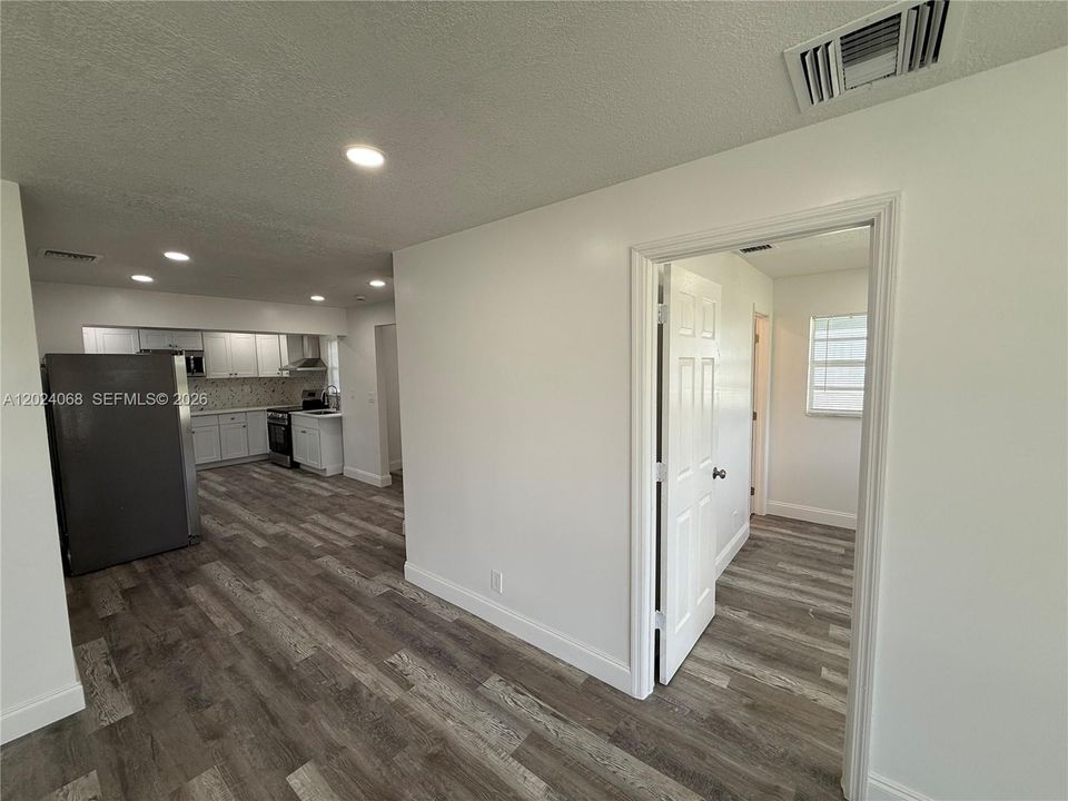 For Rent: $3,200 (4 beds, 2 baths, 1248 Square Feet)