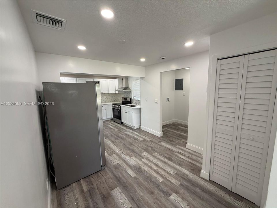 For Rent: $3,200 (4 beds, 2 baths, 1248 Square Feet)