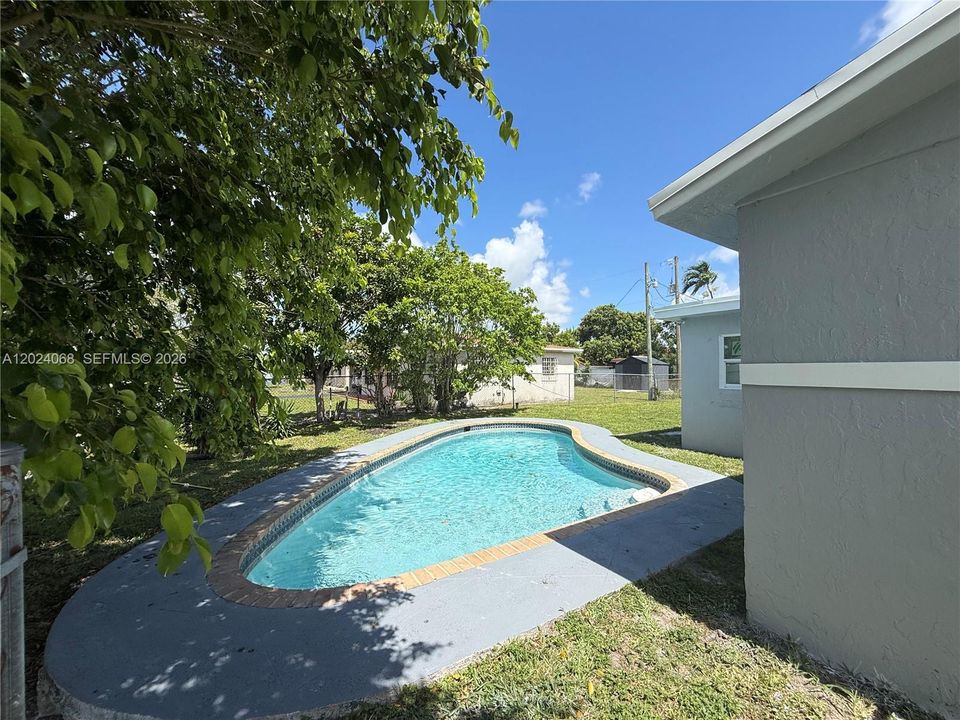 For Rent: $3,200 (4 beds, 2 baths, 1248 Square Feet)