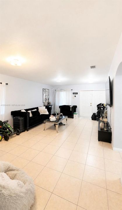 For Sale: $600,000 (4 beds, 2 baths, 1710 Square Feet)