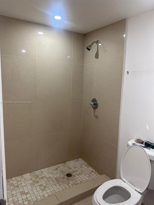For Sale: $400,000 (2 beds, 1 baths, 1084 Square Feet)