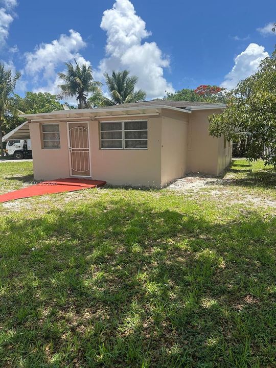 For Sale: $400,000 (2 beds, 1 baths, 1084 Square Feet)