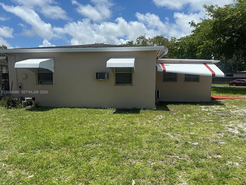 For Sale: $400,000 (2 beds, 1 baths, 1084 Square Feet)