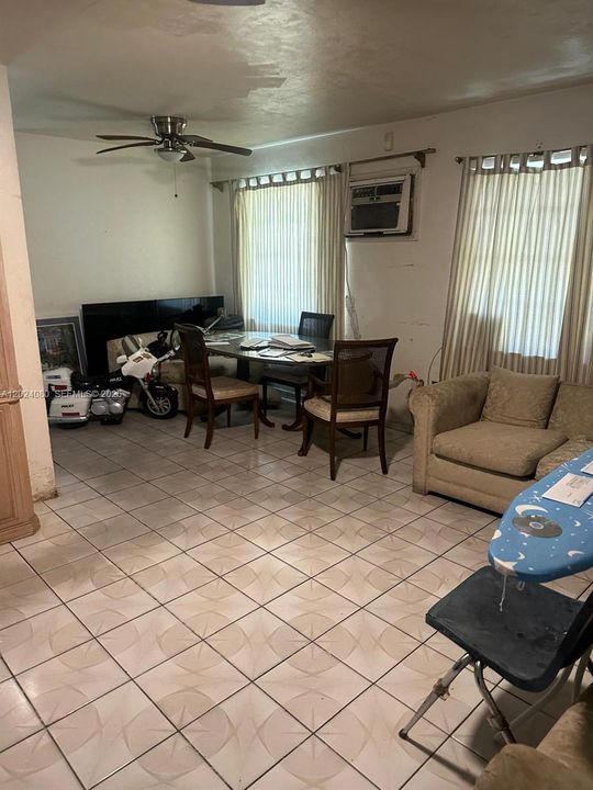 For Sale: $400,000 (2 beds, 1 baths, 1084 Square Feet)