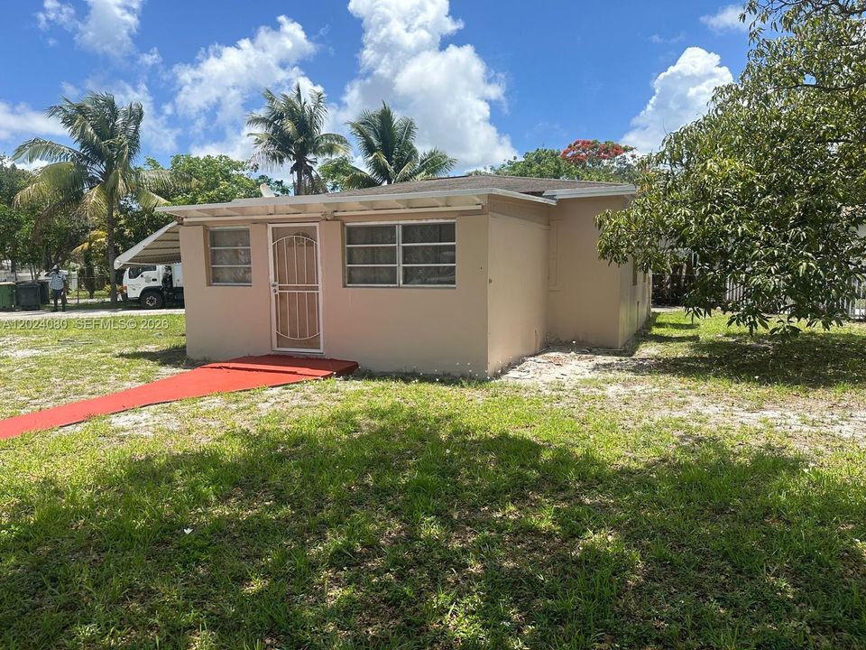 For Sale: $400,000 (2 beds, 1 baths, 1084 Square Feet)