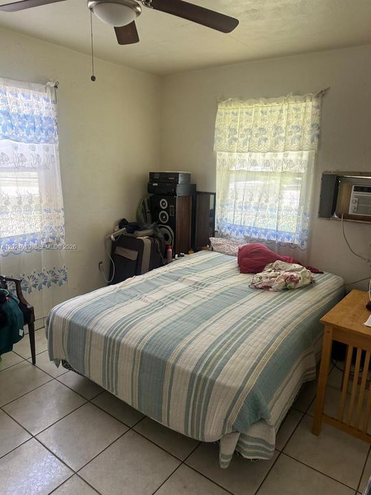 For Sale: $400,000 (2 beds, 1 baths, 1084 Square Feet)