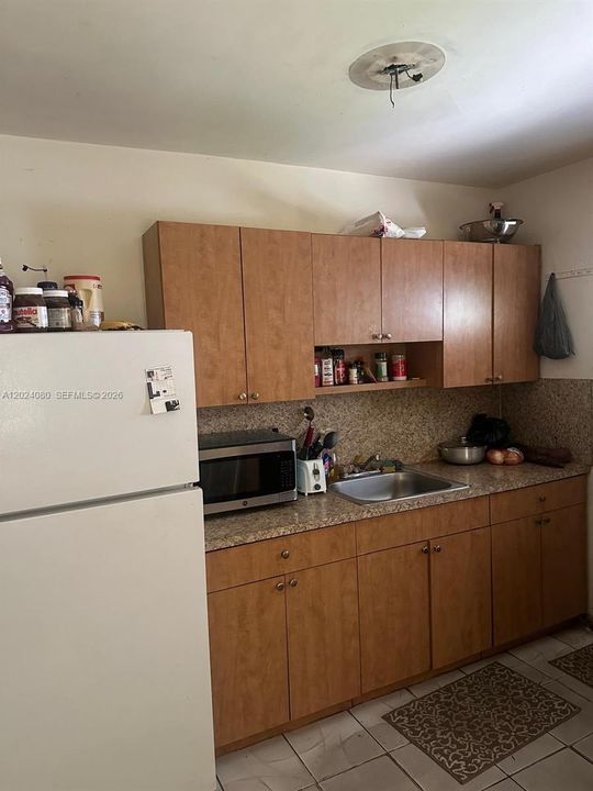 For Sale: $400,000 (2 beds, 1 baths, 1084 Square Feet)