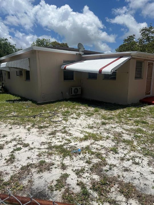 For Sale: $400,000 (2 beds, 1 baths, 1084 Square Feet)