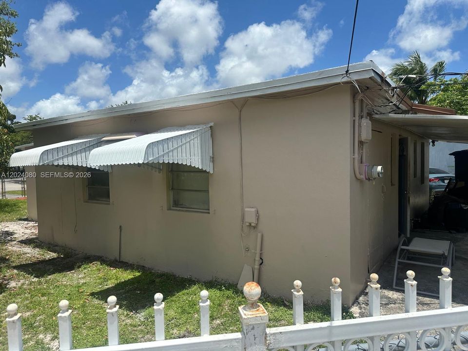 For Sale: $400,000 (2 beds, 1 baths, 1084 Square Feet)