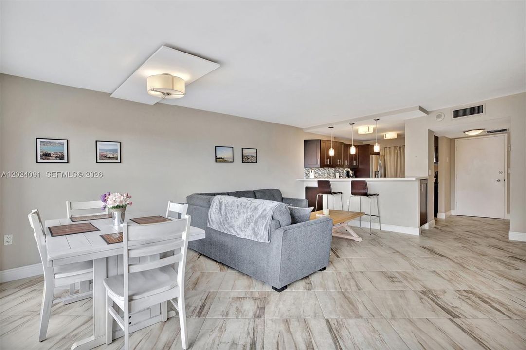 For Rent: $2,300 (1 beds, 1 baths, 846 Square Feet)
