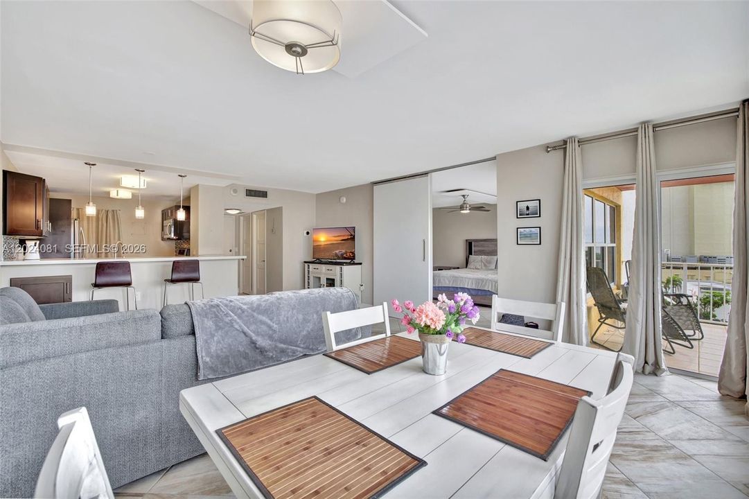 For Rent: $2,300 (1 beds, 1 baths, 846 Square Feet)