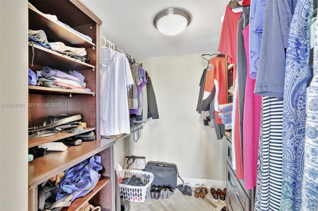 For Rent: $2,300 (1 beds, 1 baths, 846 Square Feet)