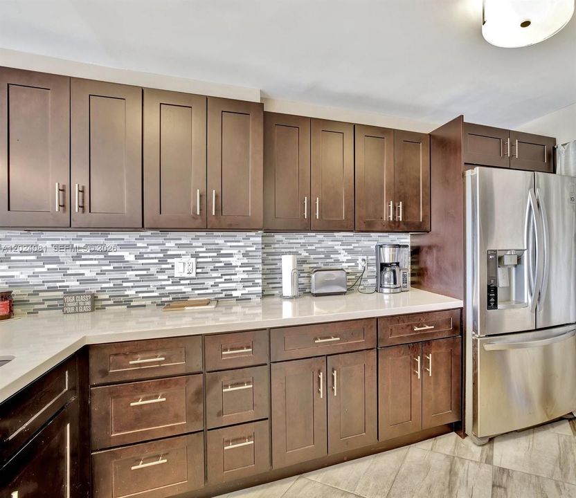 For Rent: $2,300 (1 beds, 1 baths, 846 Square Feet)