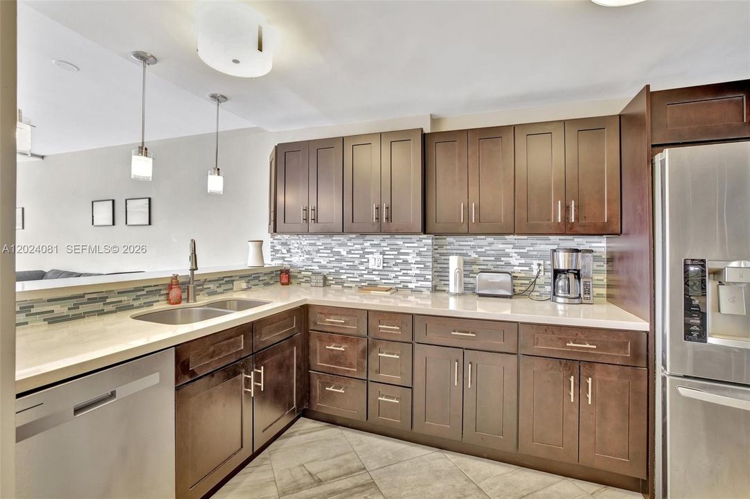 For Rent: $2,300 (1 beds, 1 baths, 846 Square Feet)