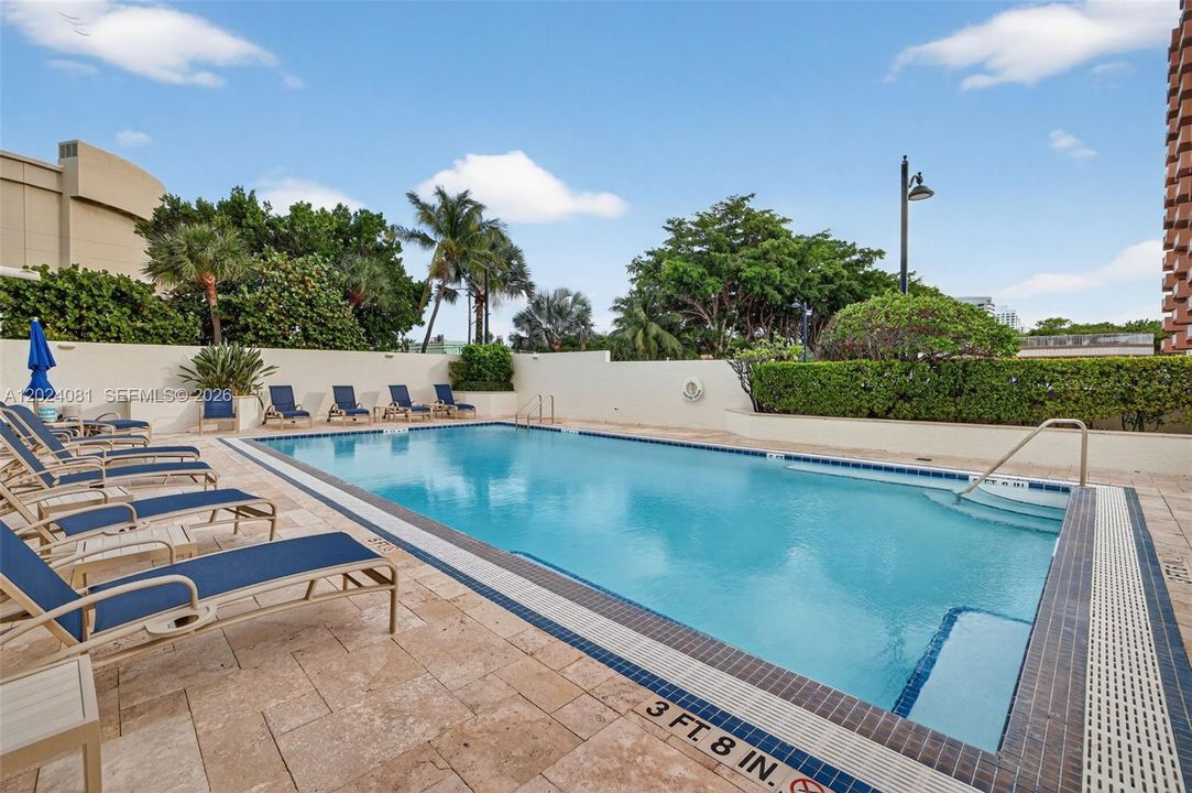 For Rent: $2,300 (1 beds, 1 baths, 846 Square Feet)
