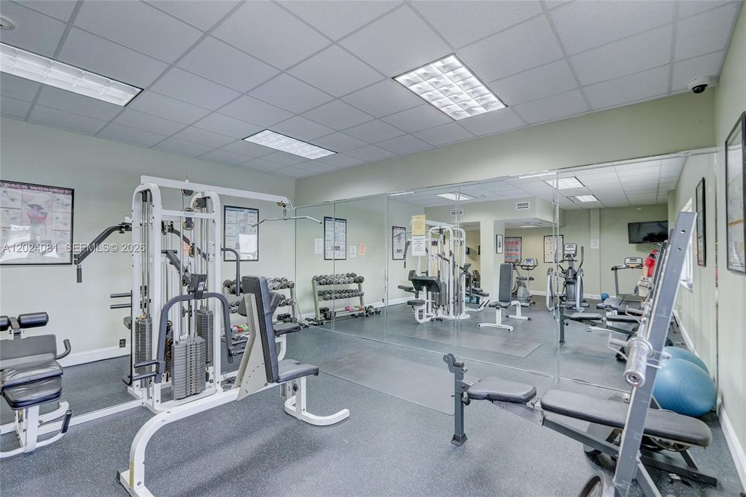 For Rent: $2,300 (1 beds, 1 baths, 846 Square Feet)