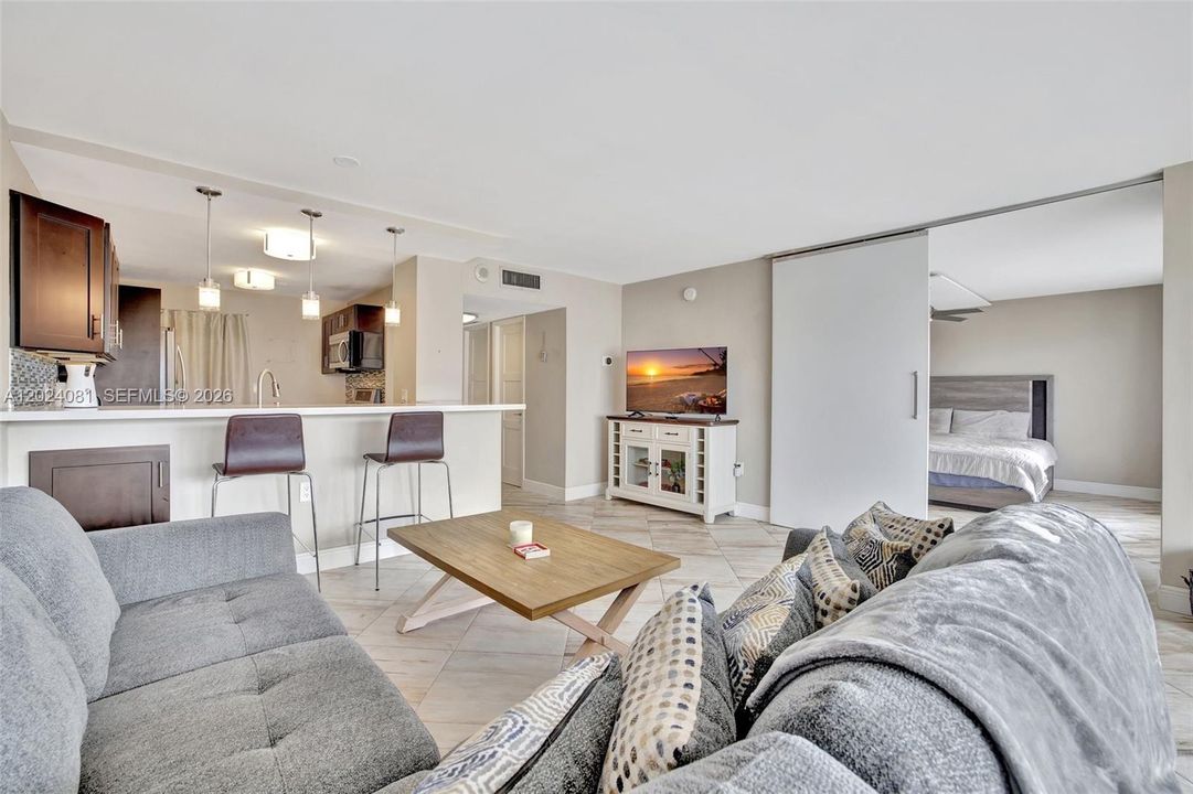 For Rent: $2,300 (1 beds, 1 baths, 846 Square Feet)