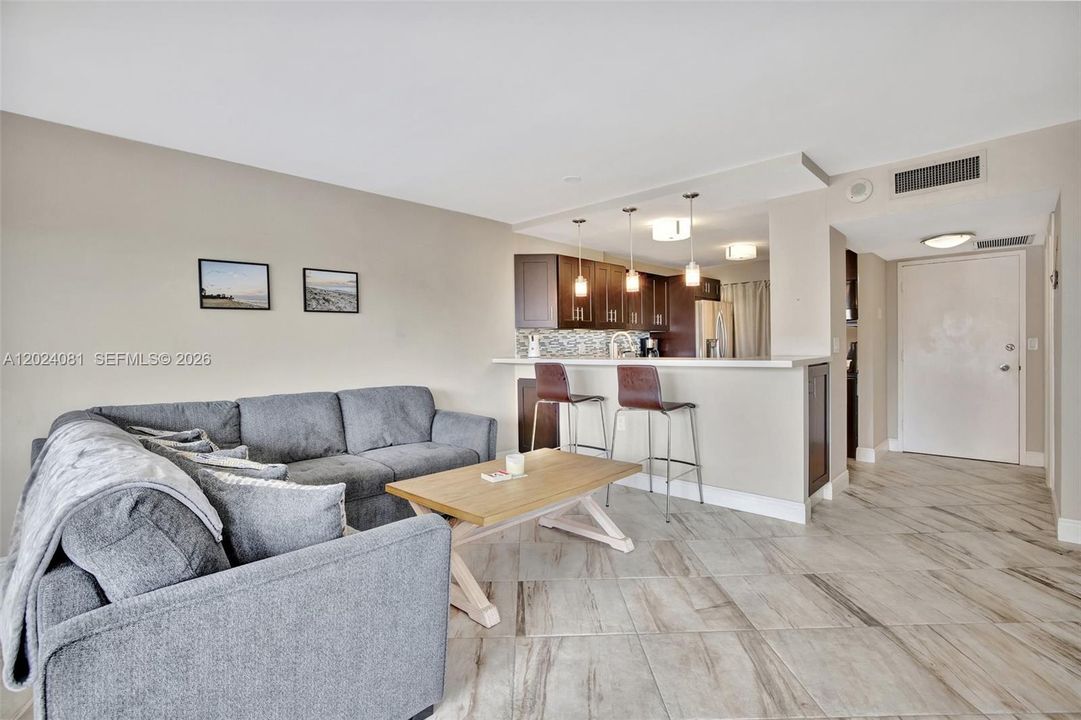 For Rent: $2,300 (1 beds, 1 baths, 846 Square Feet)
