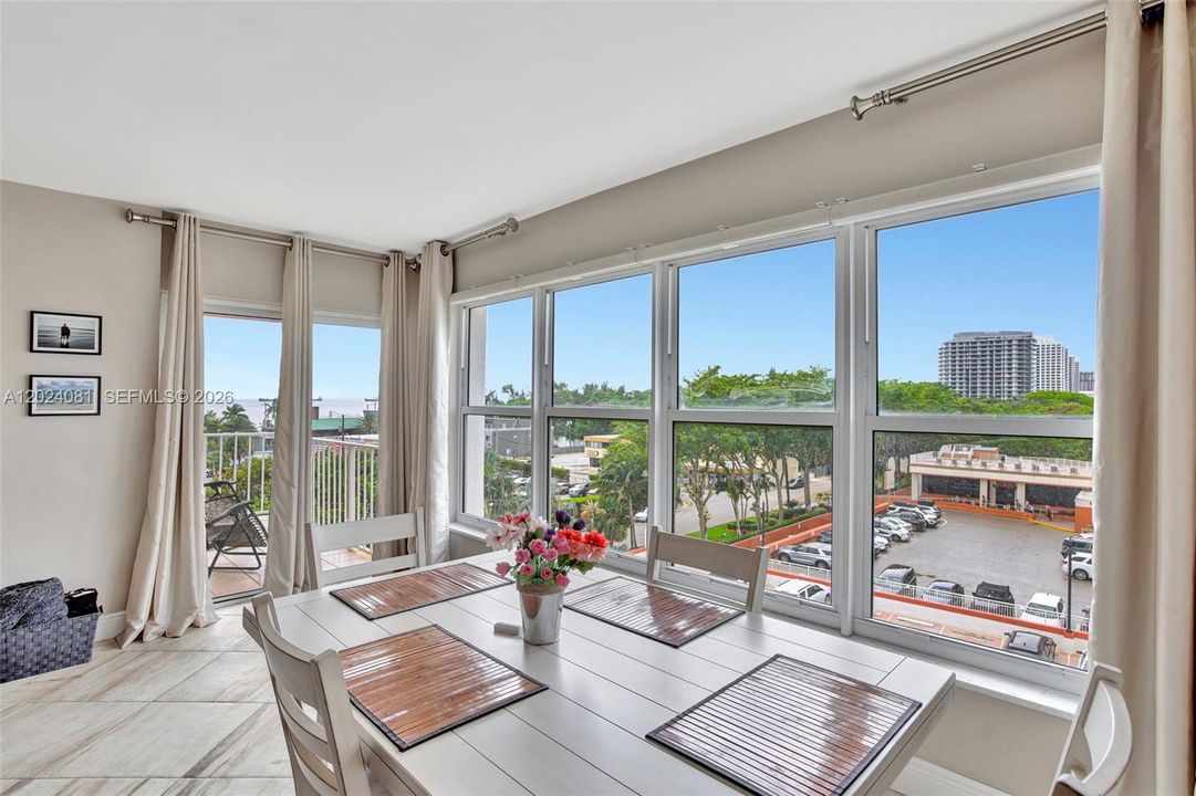 For Rent: $2,300 (1 beds, 1 baths, 846 Square Feet)