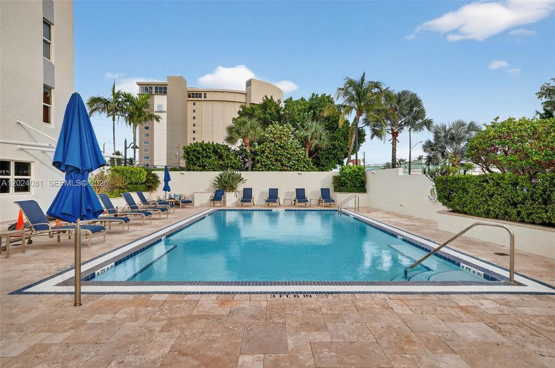 For Rent: $2,300 (1 beds, 1 baths, 846 Square Feet)
