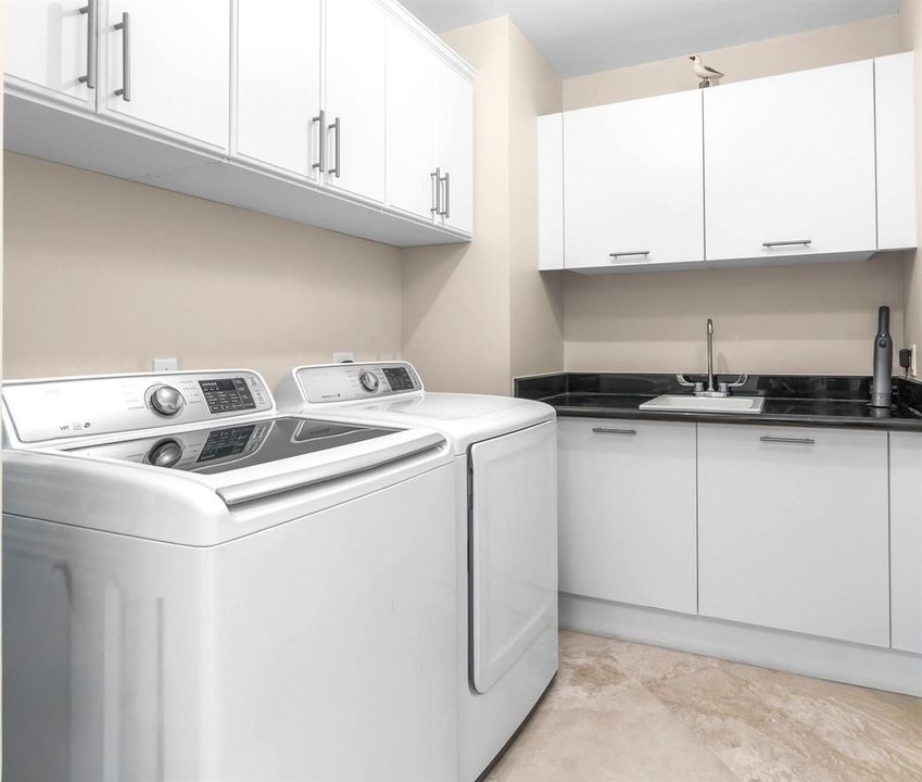 Full Size Laundry Room