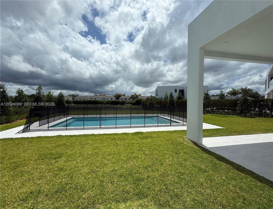 For Rent: $16,500 (5 beds, 6 baths, 4352 Square Feet)