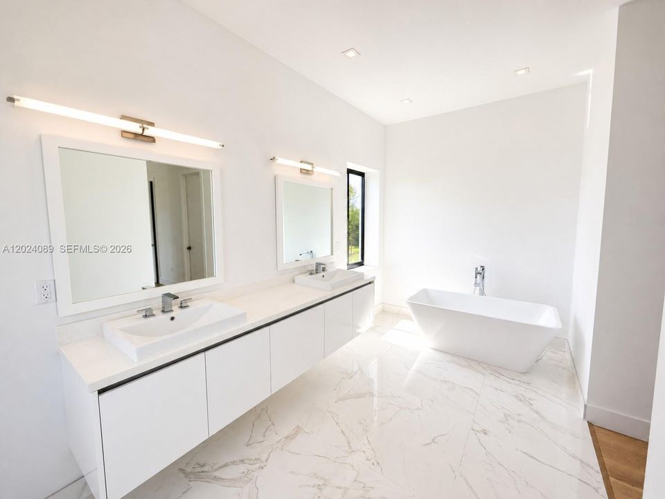 For Rent: $16,500 (5 beds, 6 baths, 4352 Square Feet)