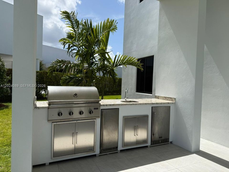 For Rent: $16,500 (5 beds, 6 baths, 4352 Square Feet)