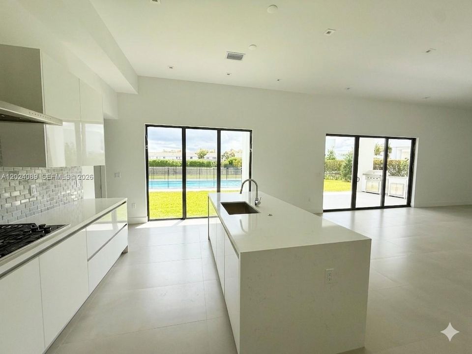 For Rent: $16,500 (5 beds, 6 baths, 4352 Square Feet)