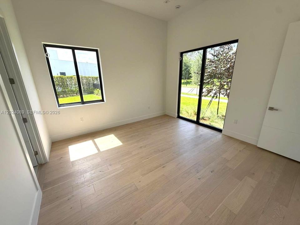 For Rent: $16,500 (5 beds, 6 baths, 4352 Square Feet)