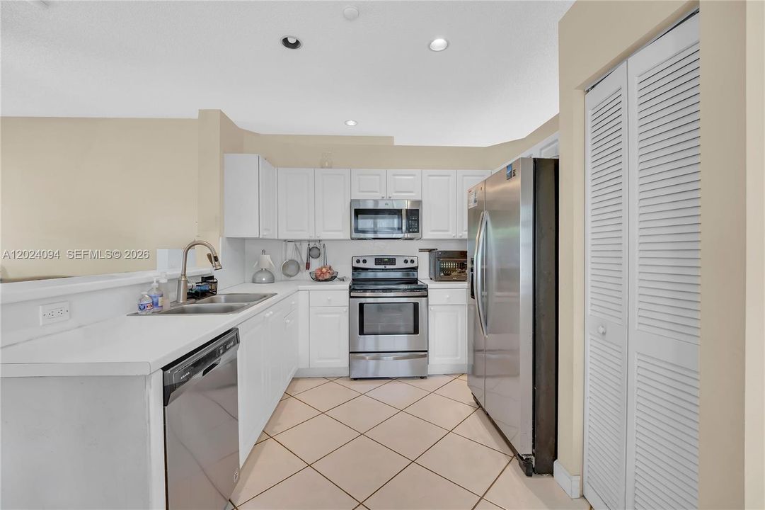 For Sale: $715,000 (3 beds, 2 baths, 1628 Square Feet)