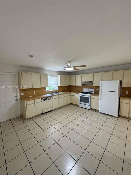 В аренду: $3,250 (3 спален, 1 ванн, 2109 Квадратных фут)